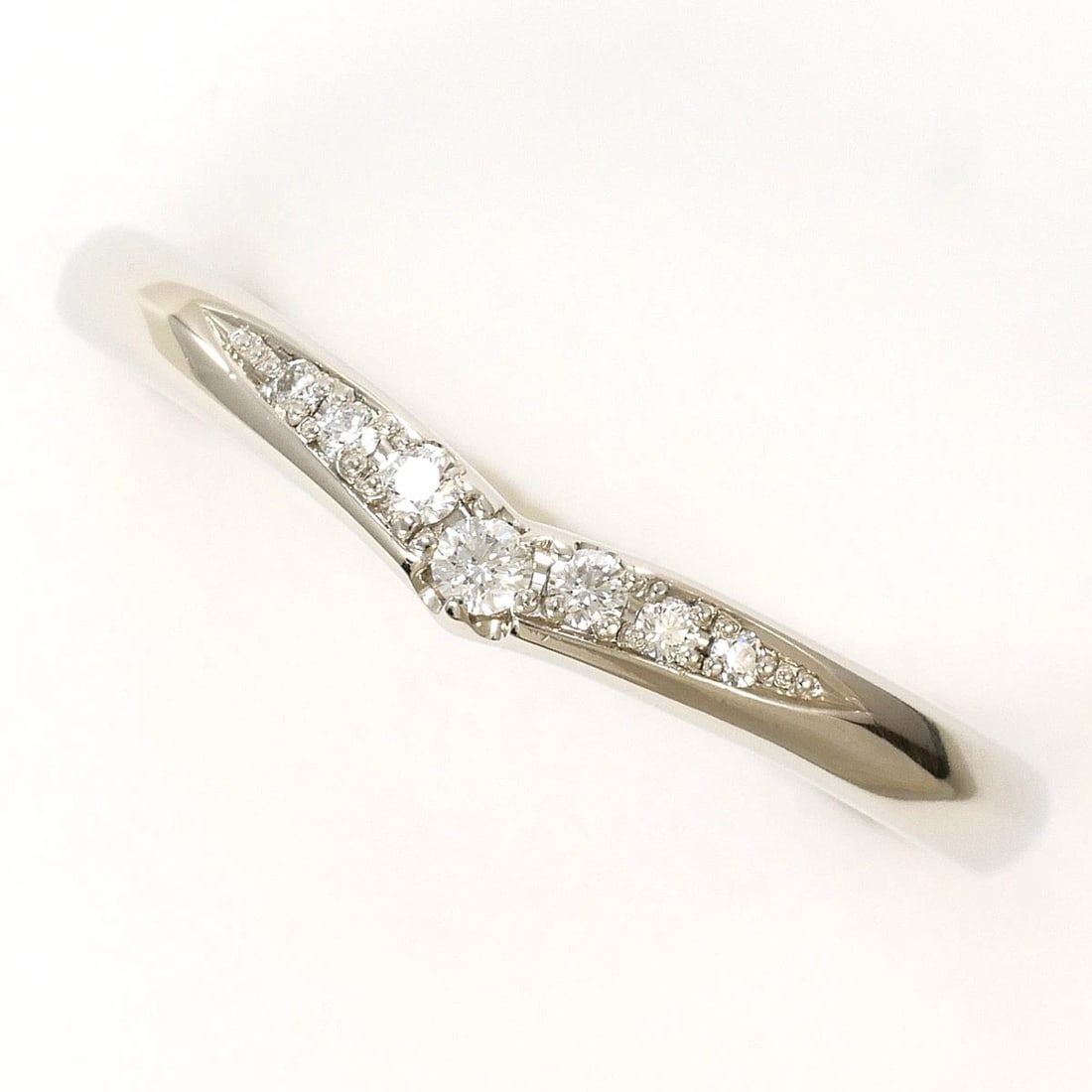 GINZA DIAMOND SHIRAISHI PT950 PLATINUM RING DIAMOND: Ginza Diamond Shiraishi PT950 Platinum Ring Diamond Brand: Ginza Diamond Shiraishi Type/Style: Ring Material: PT950 Platinum, Main Stone/Creation Diamond Color: Silver Size: US 6 Accessories: None