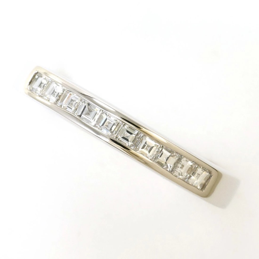 PT900 PLATINUM RING DIAMOND: PT900 Platinum Ring Diamond Brand: No Brand Type/Style: Ring Material: PT900 Platinum, Main Stone/Creation Diamond Color: Silver Size: US 7 3/4 Accessories: None Accessories Notice: When p