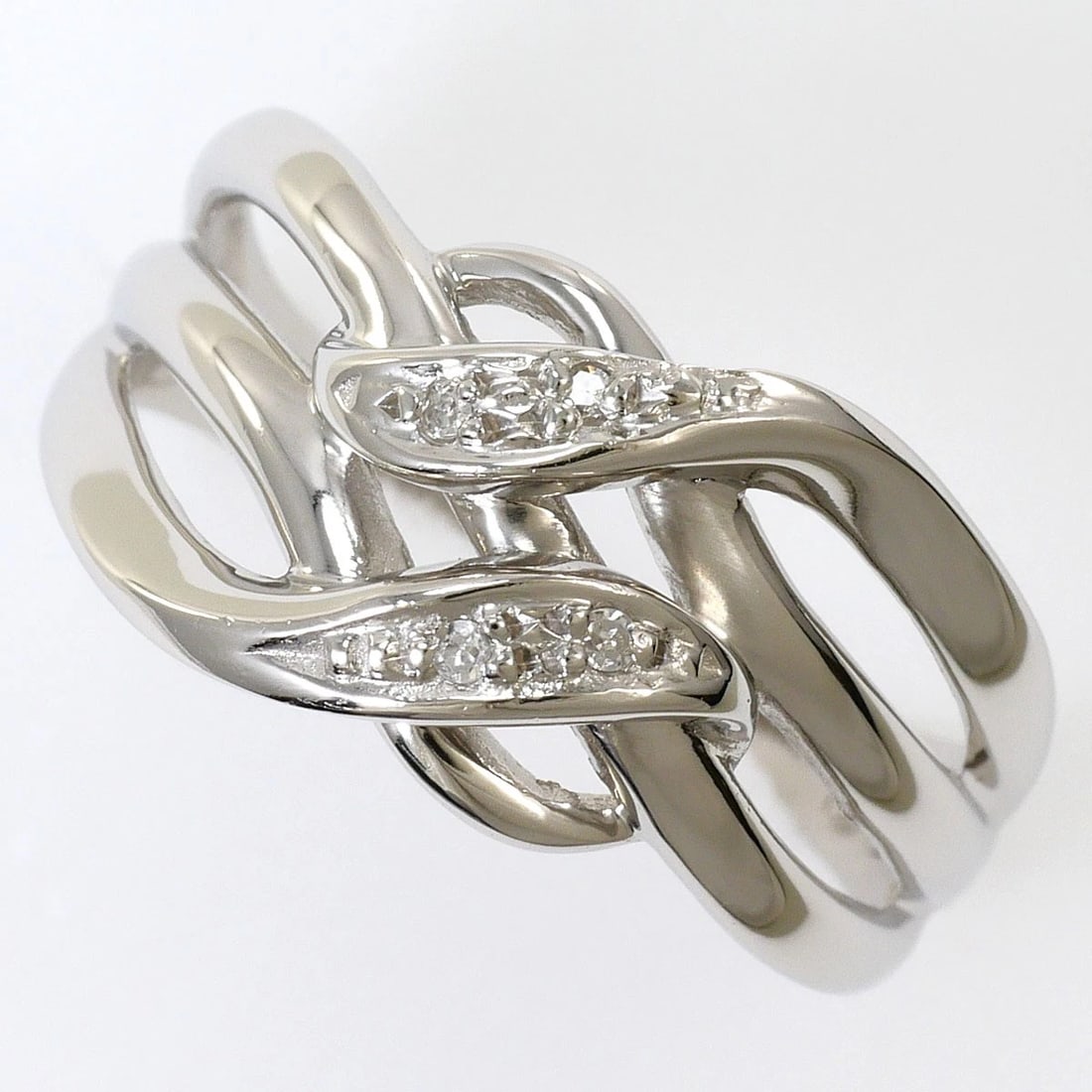 PT900 PLATINUM RING DIAMOND: PT900 Platinum Ring Diamond Brand: No Brand Type/Style: Ring Material: PT900 Platinum, Main Stone/Creation Diamond Color: Silver Size: US 6 1/4 Accessories: None Accessories Notice: When purchasing