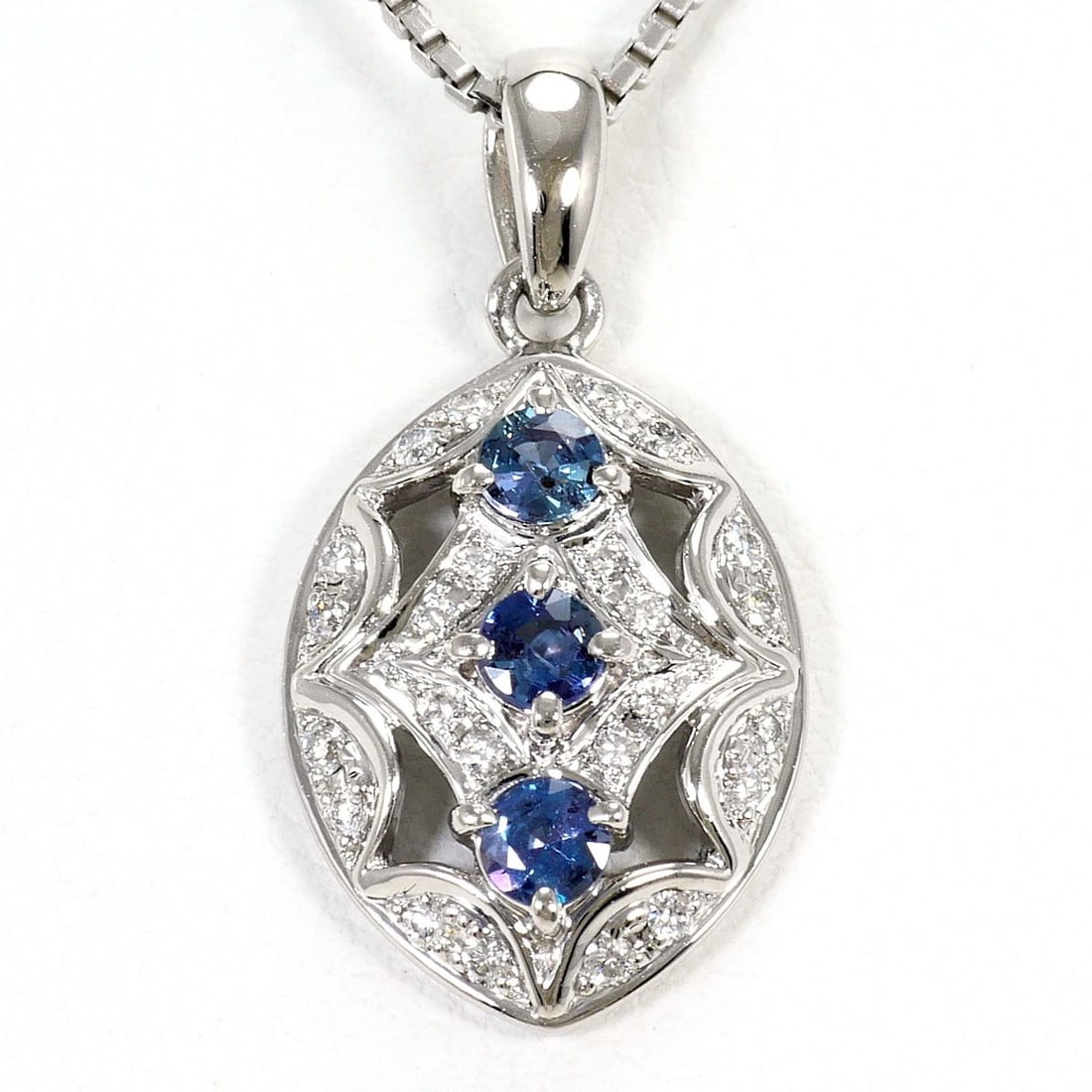 PT900 PLATINUM PT850/PLATINUM NECKLACE ALEXANDRITE: PT900 Platinum PT850/Platinum Necklace alexandrite Brand: No Brand Type/Style: Necklace Material: PT900 Platinum PT850/Platinum, Main Stone/Creation Alexandrite Color: Silver Size: Total length41cm