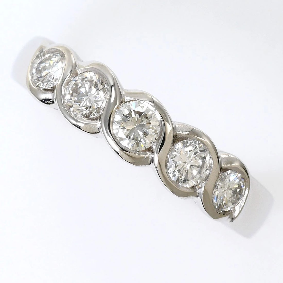 PT900 PLATINUM RING DIAMOND: PT900 Platinum Ring Diamond Brand: No Brand Type/Style: Ring Material: PT900 Platinum, Main Stone/Creation Diamond Color: Silver Size: US 6 1/4 Accessories: None Accessories Notice: When purchasing