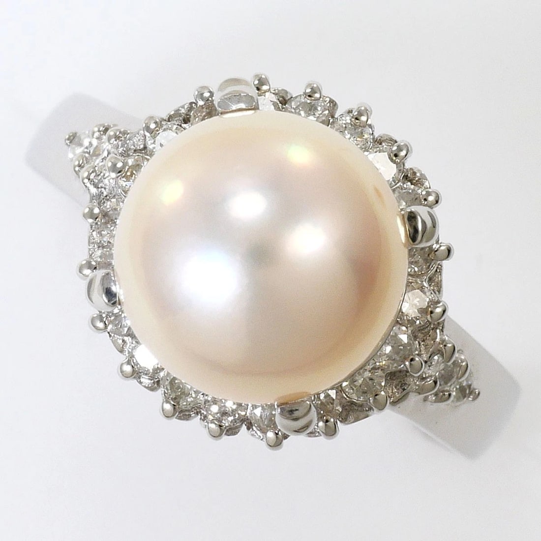 PT900 PLATINUM RING PEARL: PT900 Platinum Ring Pearl Brand: No Brand Type/Style: Ring Material: PT900 Platinum, Main Stone/Creation Cultured Pearl Color: Silver Size: US 5 1/4 Accessories: None Accessories Notice: When