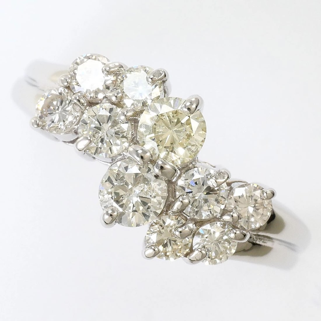PT900 PLATINUM RING DIAMOND: PT900 Platinum Ring Diamond Brand: No Brand Type/Style: Ring Material: PT900 Platinum, Main Stone/Creation Diamond Color: Silver Size: US 7 1/4 Accessories: None Accessories Notice: When purchasing