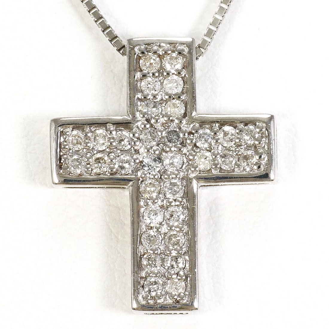 K18 18K GOLD NECKLACE DIAMOND: K18 18k gold Necklace Diamond Brand: No Brand Type/Style: Necklace Material: 18k gold, Main Stone/Creation Diamond Color: Gold Size: Total length 45cm Accessories: None Accessories Notice: When