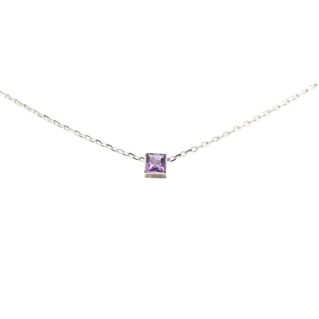 GUCCI SILVER 18K WHITE GOLD AMETHYST CUBE LOGO PENDANT NECKLACE: Gucci Silver 18K White Gold Amethyst Cube Logo Pendant Necklace Brand: Gucci Type/Style: Necklace Material: White gold (18K), Main Stone/Creation Amethyst Color: Silver Size: Neck Circumference 39 cm 
