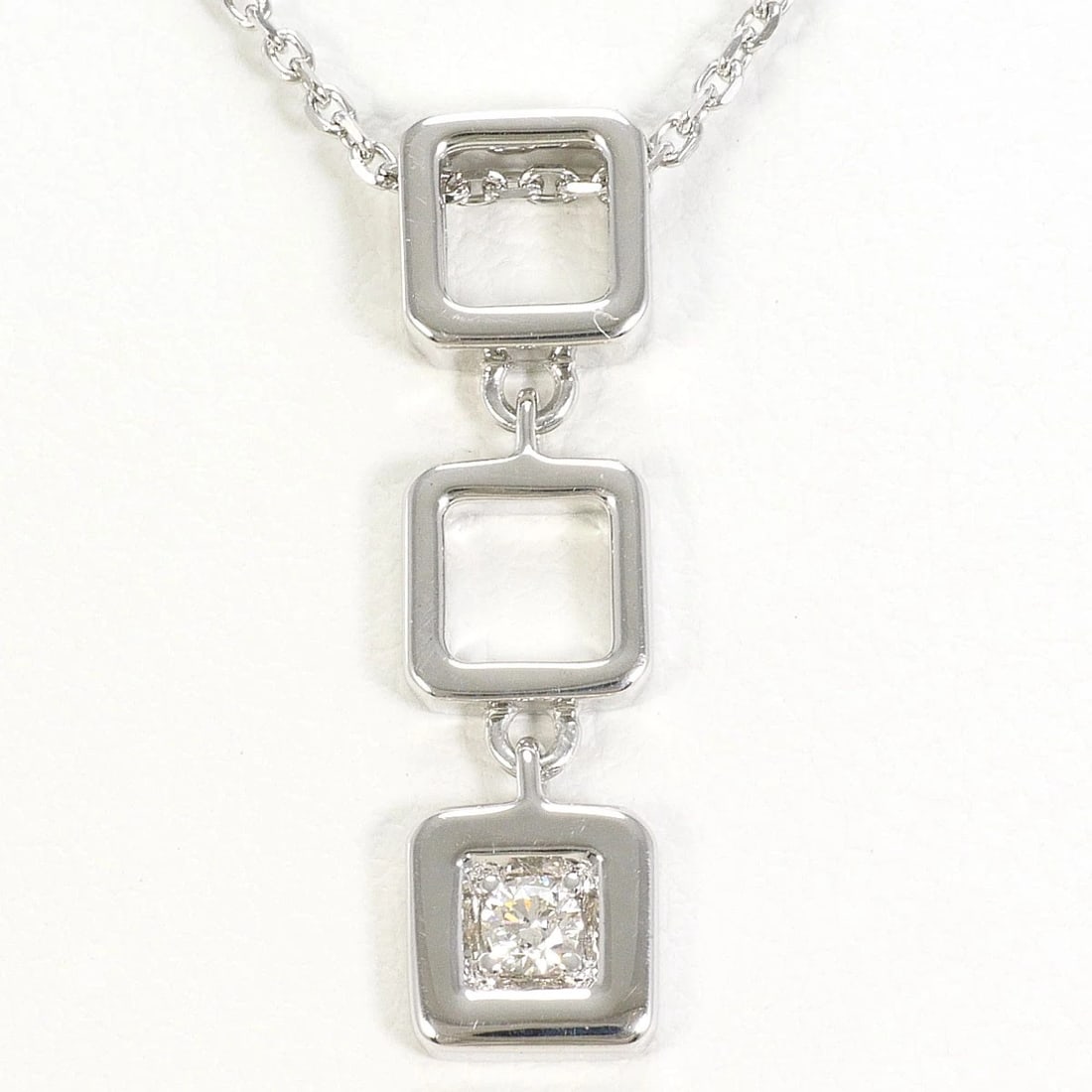 K10 10 GOLD NECKLACE DIAMOND: K10 10 gold Necklace Diamond Brand: No Brand Type/Style: Necklace Material: 10K Gold, Main Stone/Creation Diamond Color: Gold Size: Total length40cm Accessories: None Accessories Notice: When