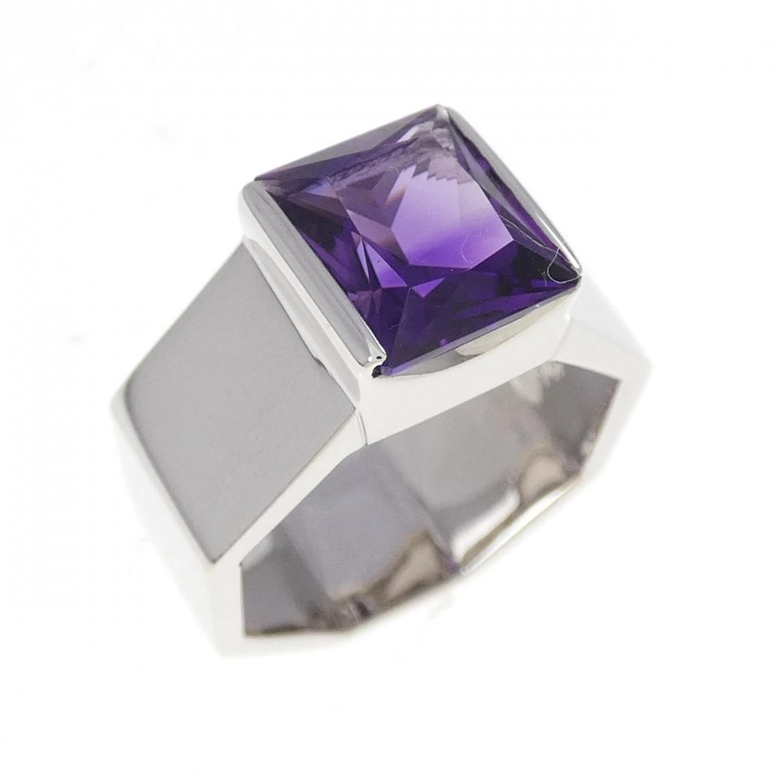 TASAKI AMETHYST RING: Tasaki Amethyst Ring Brand: TASAKI Type/Style: Tasaki Ring Material: K18 white gold, Main Stone/Creation Amethyst Color: none Size: US6 1/4 Accessories: None Accessories Notice: When purchasing