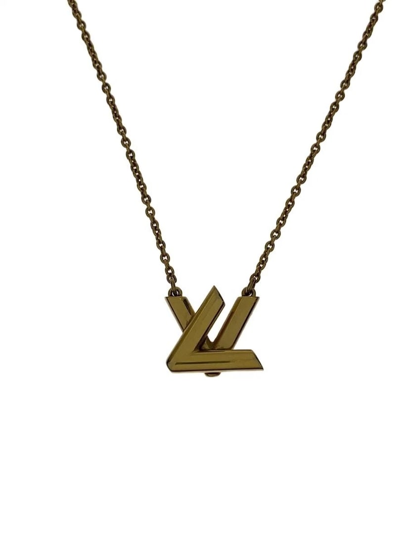 LOUIS VUITTON LV NECKLACE GOLD: LOUIS VUITTON LV Necklace Gold Brand: Louis Vuitton Type/Style: Chain Material: NONE, Color: GOLD Size: Actual Dimensions [Necklace] Length: 42 / Height: 1.5 / Width: 1.7 Accessories: None