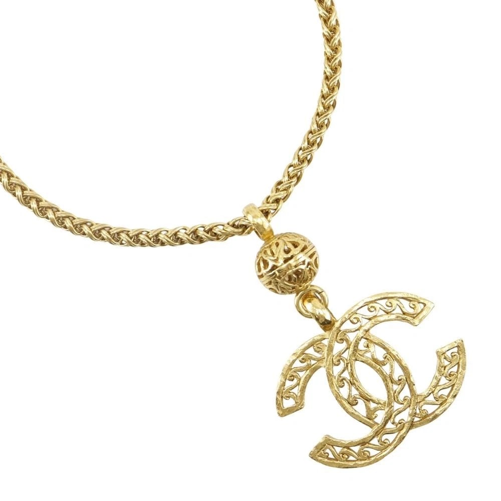 CHANEL NECKLACE COCO MARK GOLD PLATED: Chanel Necklace Coco Mark Gold Plated Brand: Chanel Type/Style: Necklace Material: Gold Plated, Color: GOLD Size: Neck Circumference: Approx. 80.0cm Top: Approx. W51mm x H80mm Accessories: None