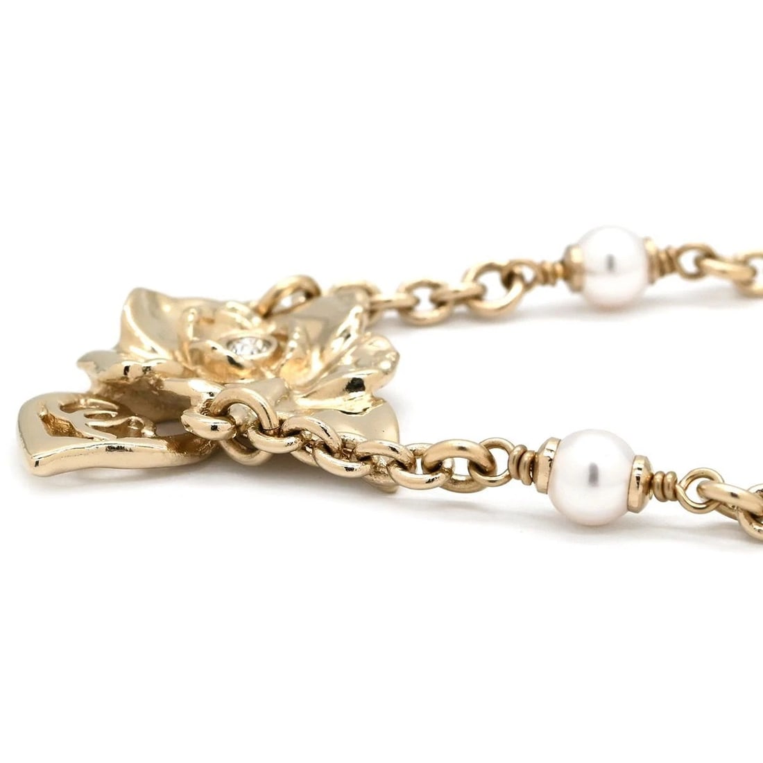 CHANEL NECKLACE CAMELLIA MOTIF GOLD PLATED/PEARL/RHINESTONES: Chanel Necklace Camellia Motif Gold Plated/Pearl/Rhinestones Brand: Chanel Type/Style: Necklace Material: GP, Faux Pearl, Strass, Color: gold Size: Total Length: Approx. 38cm Top (W): Approx. 23.8mm x