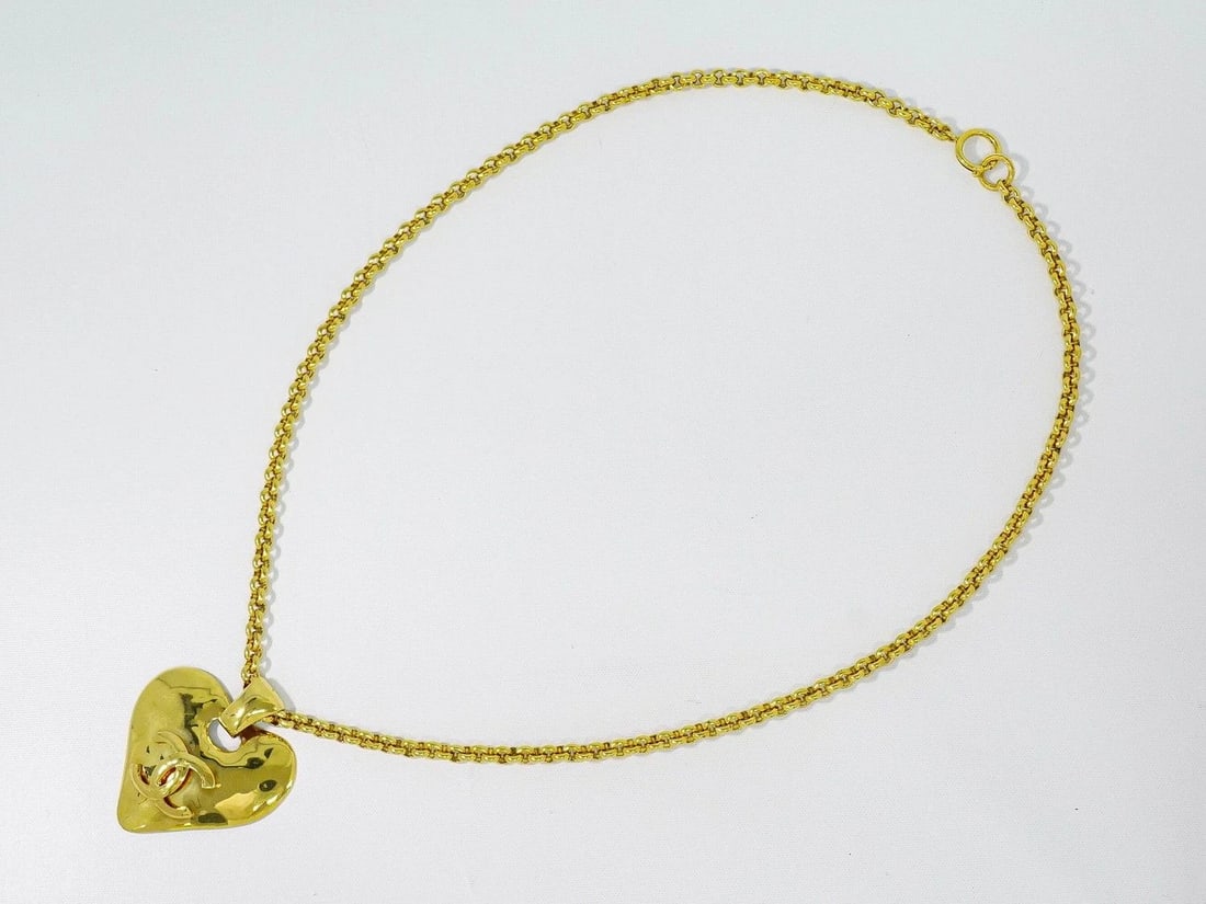 CHANEL NECKLACE HEART MOTIF LONG PENDANT GP GOLD PLATED: Chanel Necklace Heart Motif Long Pendant GP Gold Plated Brand: Chanel Type/Style: Necklace Material: Gold Plated, Color: GOLD Size: Total Length] 86.0cm [Top] Width 6.5cm x Height 6.0cm Accessorie
