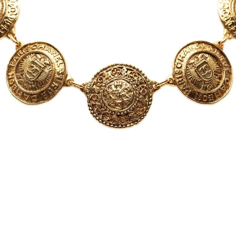 CHANEL NECKLACE RUE CAMBON LE CAMBON CHAIN GOLD PLATED: Chanel Necklace RUE CAMBON Le Cambon Chain Gold Plated Brand: Chanel Type/Style: Necklace Material: Plated, Color: GOLD Size: Total Length: Approx. 49cm Top: Approx. W 33.1mm x H 33.1mm Accessorie
