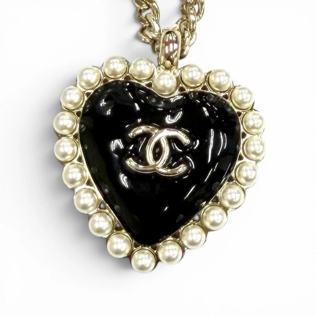 CHANEL NECKLACE COCO MARK PEARL HEART BLACK/WHITE GOLD: CHANEL Necklace Coco Mark Pearl Heart Black/White Gold Brand: CHANEL Type/Style: Necklace Material: Pearl, Color: Black/White Gold Size: Top length: approx. 3cm, Top width: approx. 2.7cm, Minimum neck