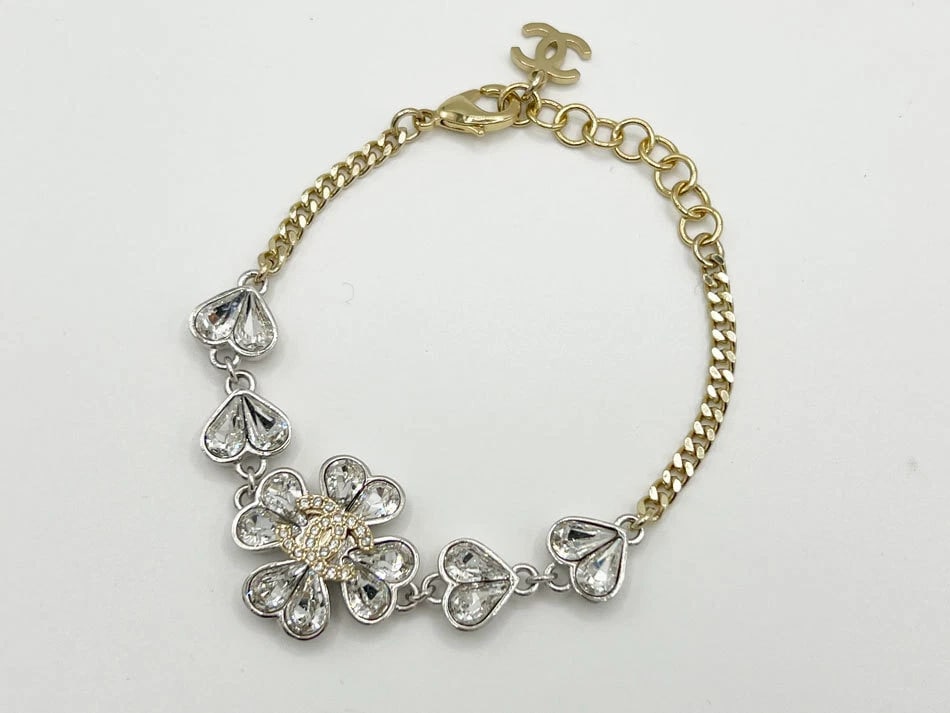 CHANEL COCO MARK BRACELET CLOVER HEART RHINESTONE FLOWER SILVER GOLD: CHANEL CoCo Mark Bracelet Clover Heart Rhinestone Flower Silver Gold Brand: CHANEL Type/Style: Bracelet Material: Metal fittings Rhinestone, Color: Gold/Silver Size: Arm circumference: approx. 17cm to