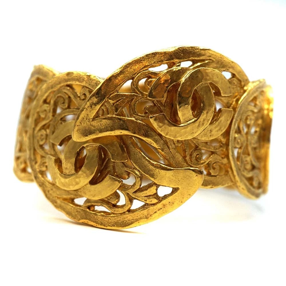 CHANEL GOLD BANGLE COCO MARK GOLD (1 of 3)