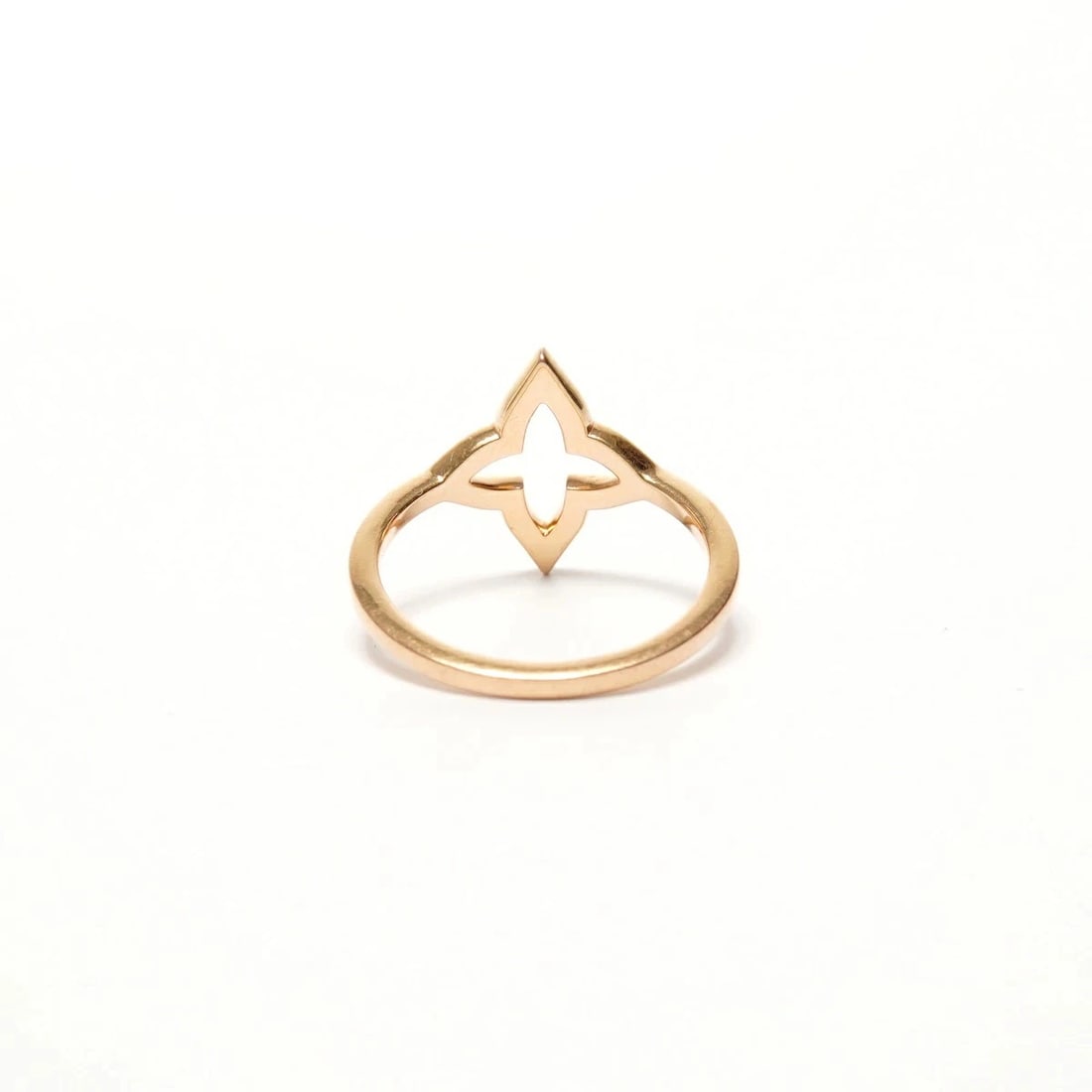 LOUIS VUITTON RING IDYLLE BLOSSOM DIAMOND: LOUIS VUITTON Ring Idylle Blossom Diamond Brand: LOUIS VUITTON Type/Style: Ring Material: None, Main Stone/Creation Natural Color: Gold Size: US 6.75 Accessories: None Accessories Notice: