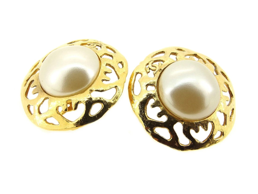 CHANEL EARRINGS WOMEN GOLD BEIGE COCO MARK GP PEARL: Chanel Earrings Women Gold Beige Coco Mark GP Pearl Brand: CHANEL Type/Style: Earring Material: Gold plated, Color: Gold Beige Size: approx. 3.7 cm (Height): approx. 3.7 cm Accessories: None <