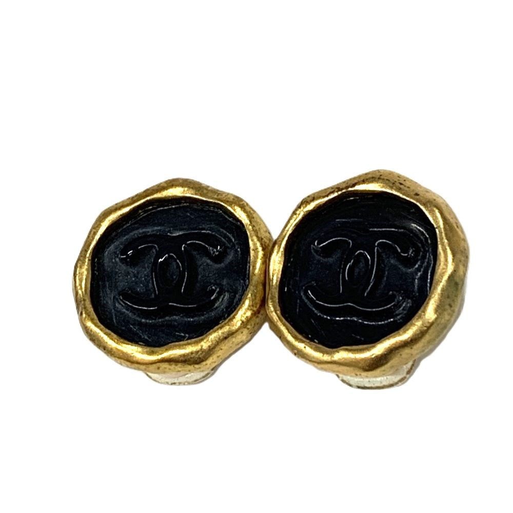 CHANEL ROUND SEALING STAMP CC LOGO EARRINGS BLACK GOLD PLATED (1 of 3)