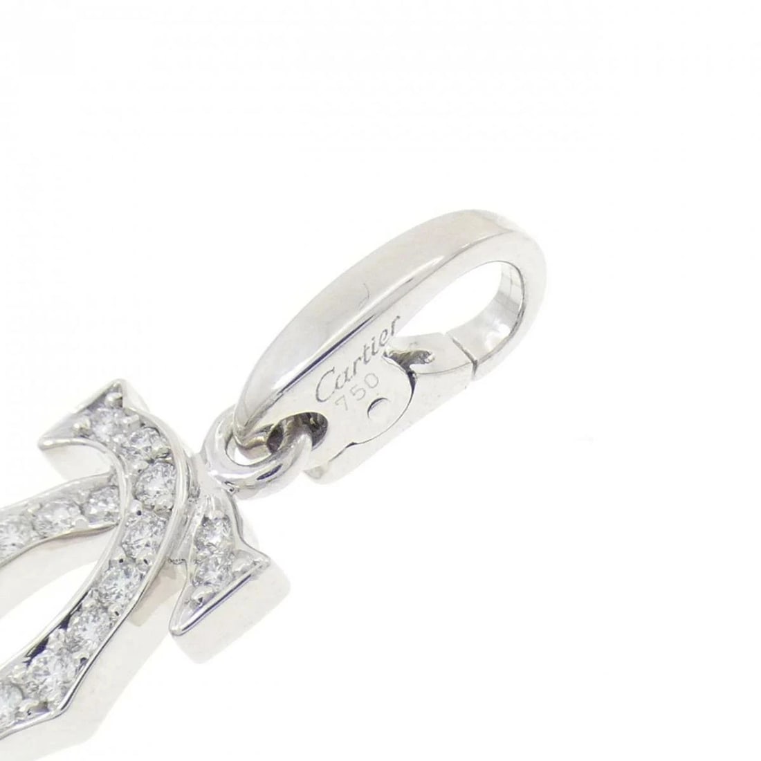 CARTIER PENDANT TOP 750 WHITE GOLD: Cartier Pendant Top 750 White Gold Brand: Cartier Type/Style: Pendant Top Material: 750 White Gold, Main Stone/Creation Natural Color: WG Size: Actual Dimensions: Approx. 25.0mm (H) x 9.0mm (W)