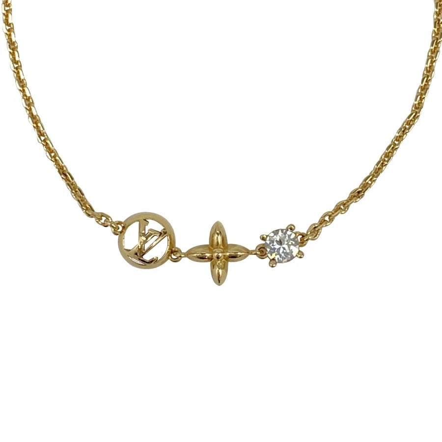 LOUIS VUITTON BRACELET: Louis Vuitton bracelet Brand: LOUIS VUITTON Type/Style: Bracelets Material: brass metal, Color: Gold Size: Charm: approx. 2cm wide x 5mm long Chain: Total length approx. 21 cm (adjustable)