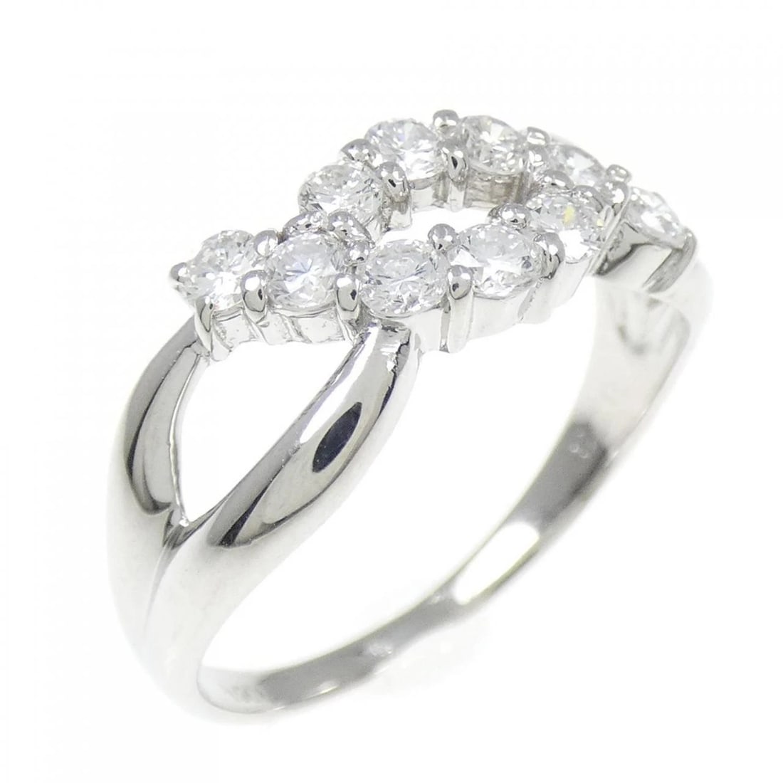 PT900 DIAMOND RING: PT900 Diamond Ring Brand: Unbranded Type/Style: Diamond ring Material: Platinum900, Main Stone/Creation Natural Color: Platinum Size: US 9 Accessories: None Accessories Notice: When purchasing