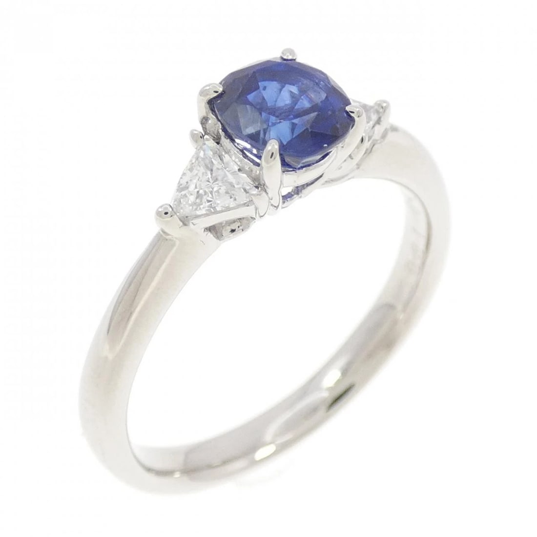 PT900 SAPPHIRE RING: PT900 Sapphire Ring Brand: Unbranded Type/Style: Sapphire Ring Material: Platinum900, Main Stone/Creation Sapphire Secondary Stone Diamond Color: Platinum Size: US 6 1/2 Accessories: None Accessories