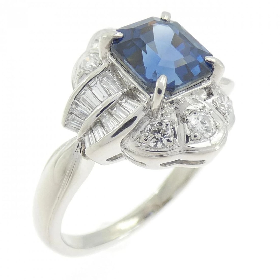 PT900 SAPPHIRE RING: PT900 Sapphire Ring Brand: Unbranded Type/Style: Sapphire Ring Material: Platinum900, Main Stone/Creation Sapphire Secondary Stone Diamond Color: Platinum Size: US 5 3/4 Accessories: None Accessories