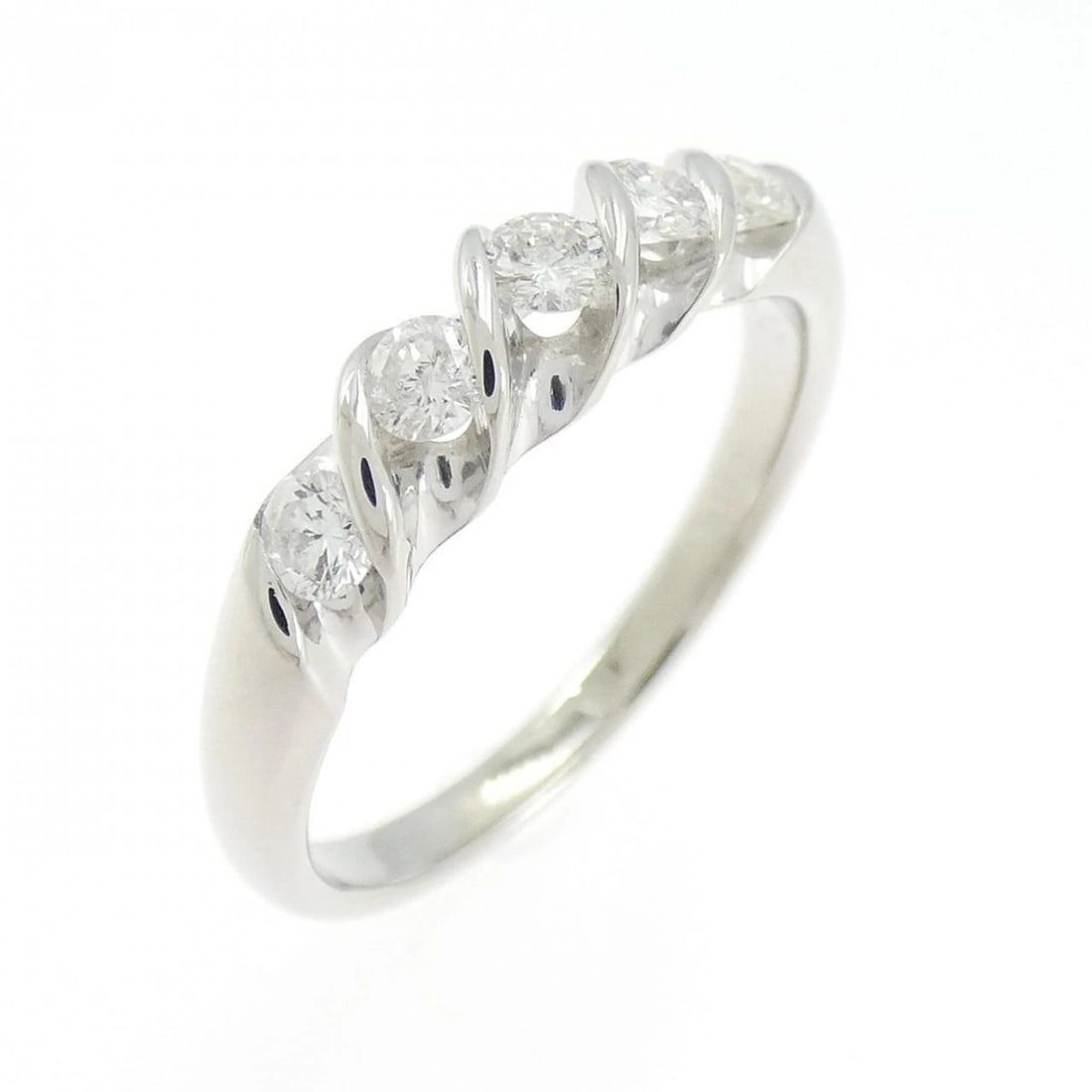 PT900 DIAMOND RING: PT900 Diamond Ring Brand: Unbranded Type/Style: Diamond Ring Material: Platinum900, Color: Silver Size: US 6 Accessories: None Accessories Notice: When purchasing pre-owned goods, please refer to the