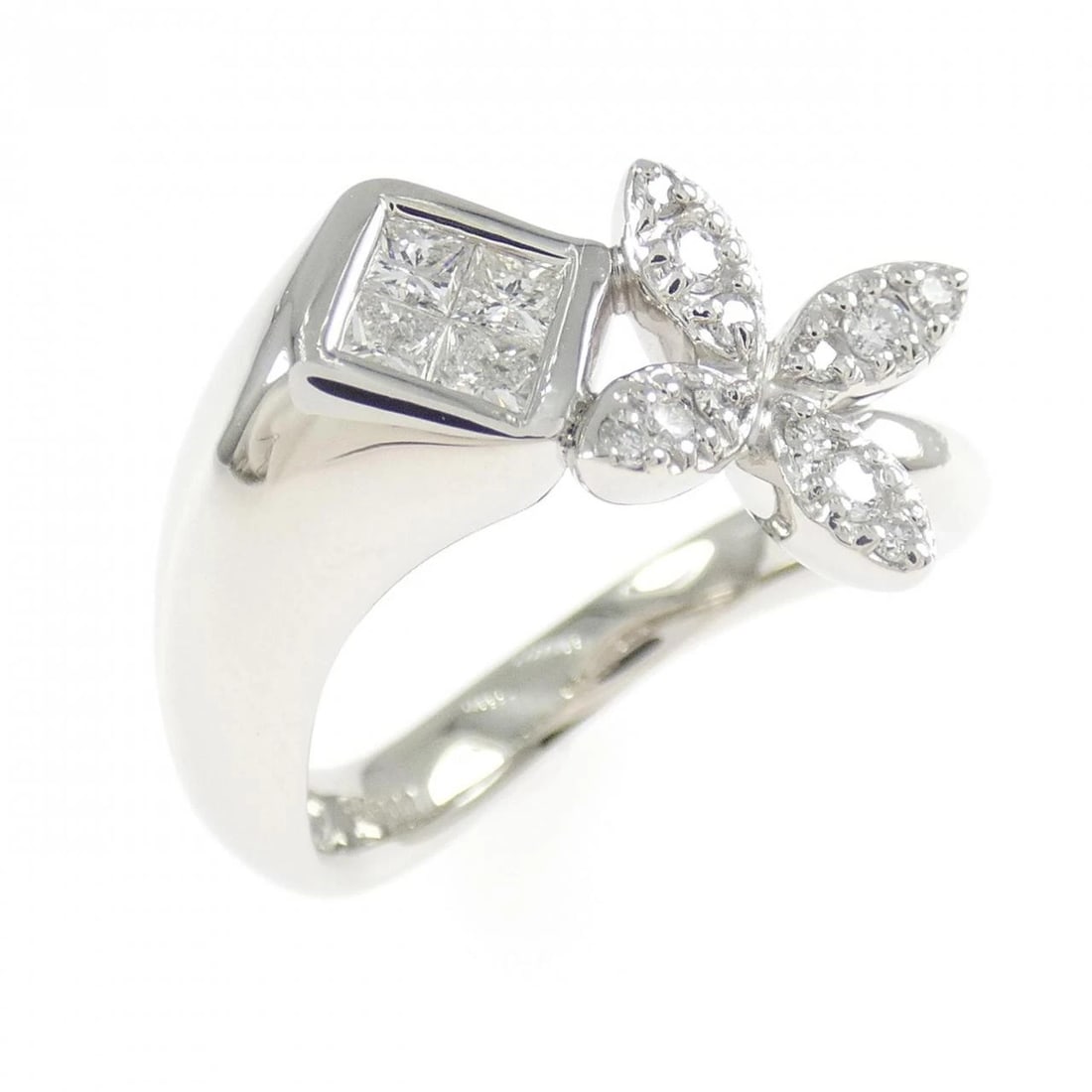 PT900 DIAMOND RING: PT900 Diamond Ring Brand: Unbranded Type/Style: Diamond Ring Material: Platinum900, Color: Platinum Size: US 5 1/4 Accessories: None Accessories Notice: When purchasing pre-owned goods, please refer