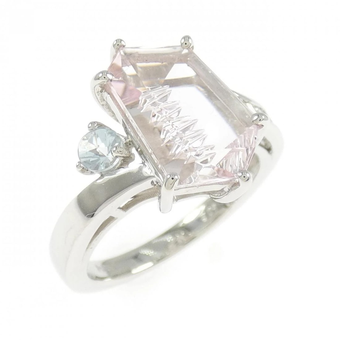 PT950 COLOR STONE RING: PT950 color stone ring Brand: Unbranded Type/Style: Morganite ring Material: Platinum950, Main Stone/Creation Morganite Secondary Stone Diamond /Aquamarine Color: Platinum Size: US 9 Accessories: