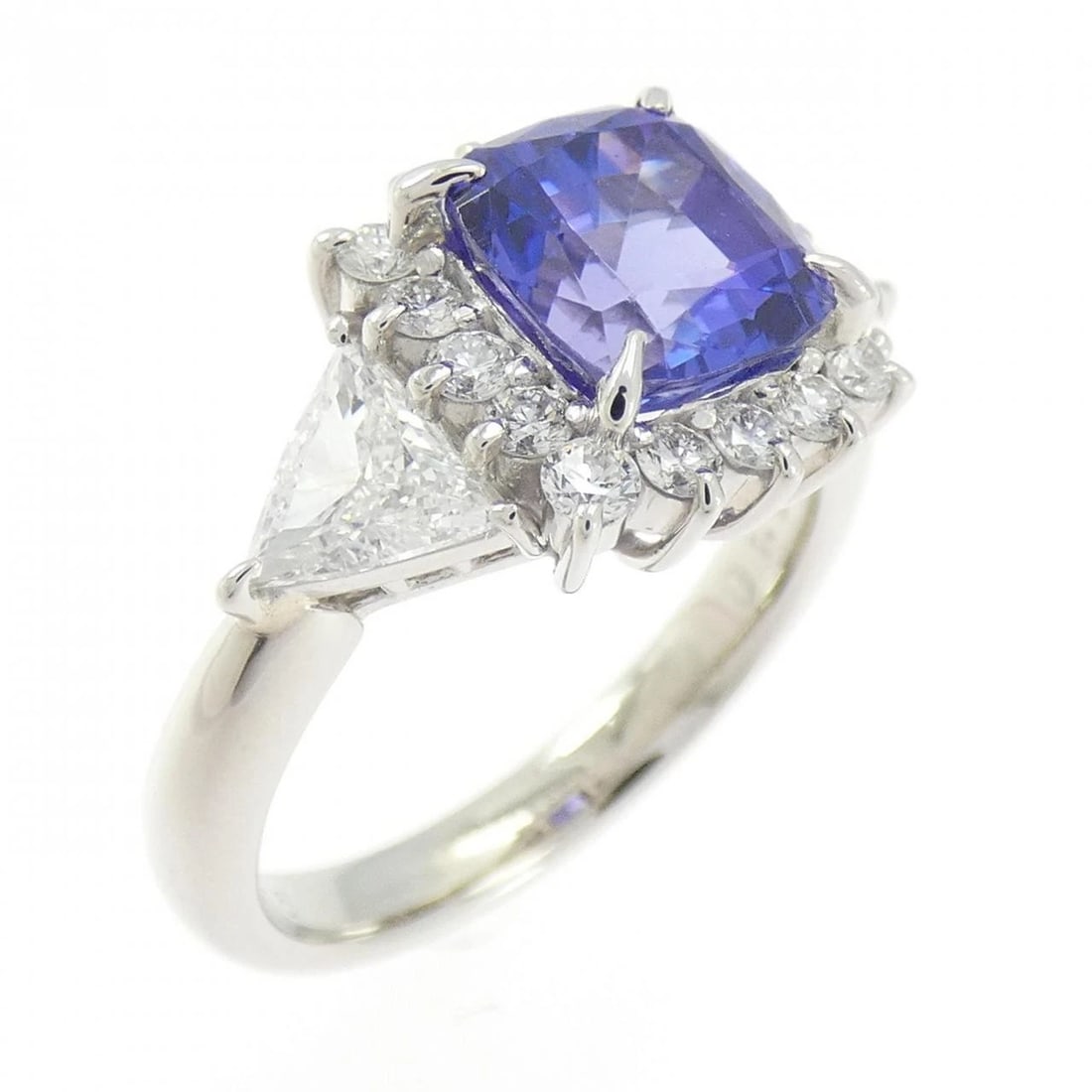 PT900 TANZANITE RING: PT900 Tanzanite Ring Brand: Unbranded Type/Style: Tanzanite Ring Material: PT900, Main Stone/Creation Tanzanite Secondary Stone Diamond Color: Silver Size: US 6 Accessories: None Accessories Notice: