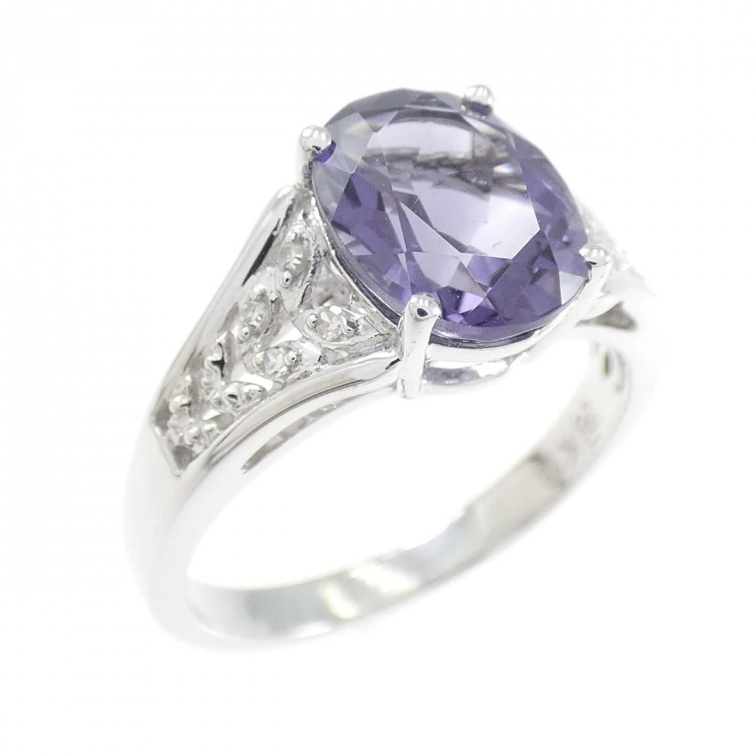 K18WG AMETHYST RING: K18WG Amethyst Ring Brand: Unbranded Type/Style: Amethyst Ring Material: K18WG, Main Stone/Creation Amethyst Secondary Stone diamond Color: White Gold Size: US 5 3/4 Accessories: None Accessories