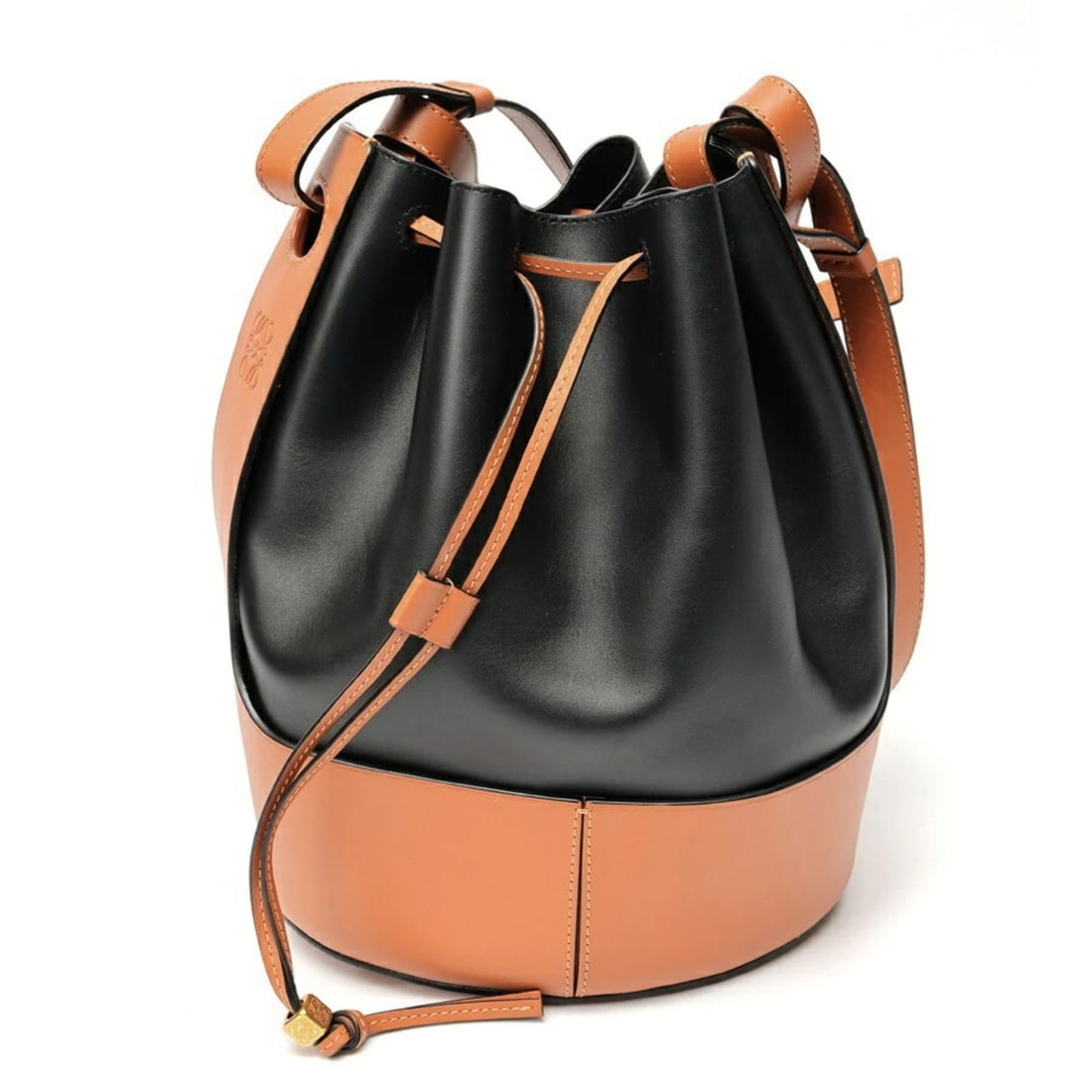 LOEWE BALLOON BAG MEDIUM SHOULDER LEATHER BLACK/BROWN: LOEWE Balloon Bag Medium Shoulder Leather Black/Brown Brand: Loewe Type/Style: Shoulder bag Material: Leather Color: Black,Brown Size: (HxWxD)30cm x 22cm x 16cm / 11.81'' x 8.66'' x 6.29'' Accesso