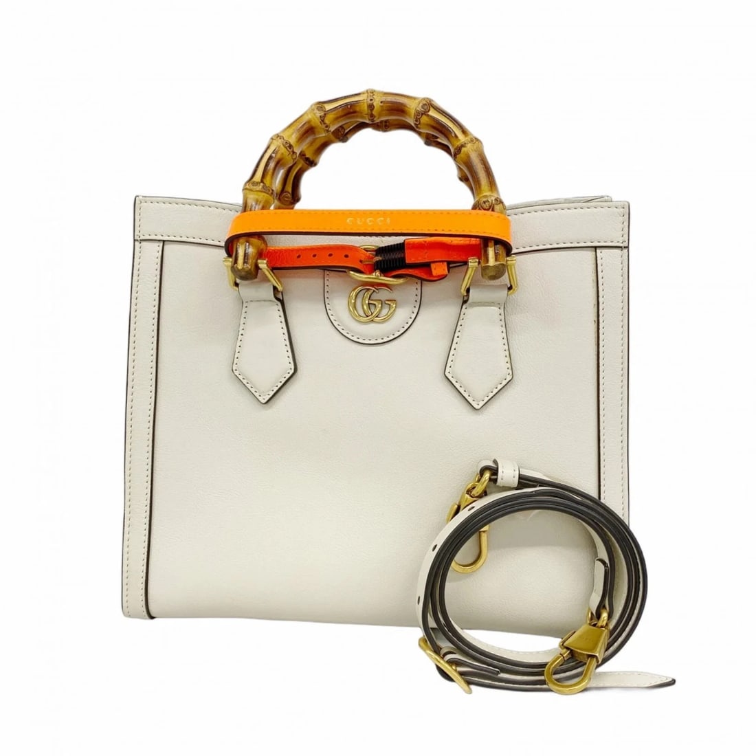 GUCCI BAMBOO DIANA HANDBAG LEATHER IVORY 2-WAY BAG FOR: Gucci Bamboo Diana Handbag Leather Ivory 2-way Bag for Brand: Gucci Type/Style: Handbag Material: Leather Color: Ivory Size: (HxWxD)23cm x 27cm x 10cm / 9.05'' x 10.62'' x 3.93'' Accessories: None