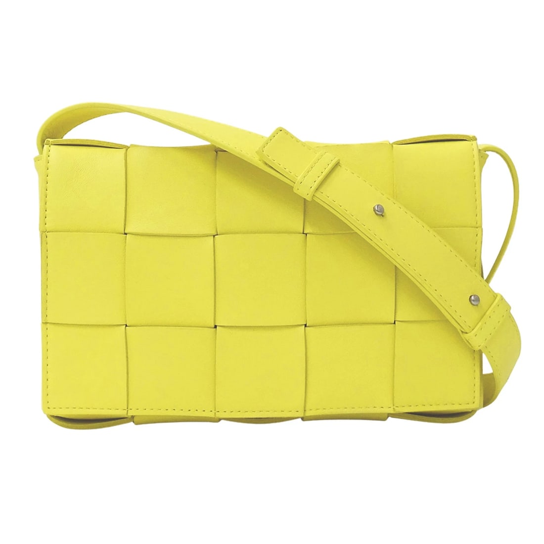 BOTTEGA VENETA CASSETTE CLASSIC MAXI INTRECCIATO LEATHER: Bottega Veneta Cassette Classic Maxi Intrecciato Leather Brand: Bottega Veneta Type/Style: Shoulder bag Material: Leather Color: Yellow Size: (HxWxD)14cm x 22.5cm x 5cm / 5.51'' x 8.85'' x 1.96''