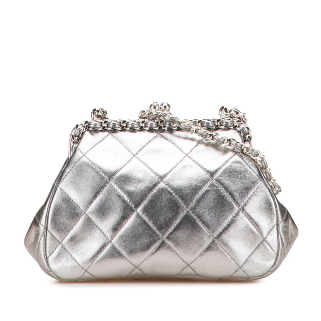 CHANEL MATELASSE COCO MARK CLASP CHAIN SHOULDER BAG IN SILVER: CHANEL Matelasse Coco Mark Clasp Chain Shoulder Bag in Silver Brand: Chanel Type/Style: Shoulder bag Material: Leather Color: Silver Size: (HxWxD)13.5cm x 16cm x 5.5cm / 5.31'' x 6.29'' x 2.16''