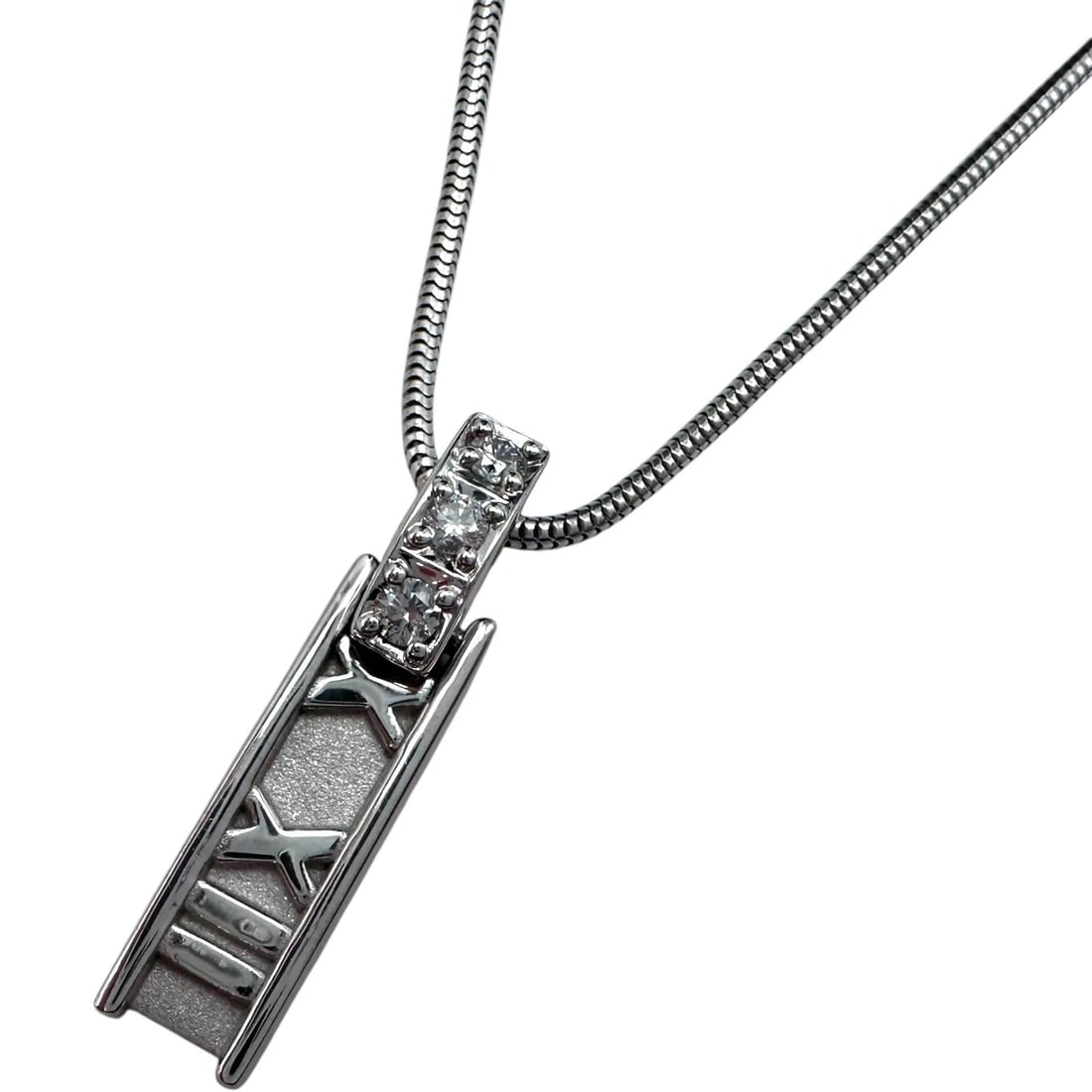TIFFANY & CO. ATLAS BAR NECKLACE JEWELRY: Tiffany & Co. Atlas Bar Necklace Jewelry Brand: Tiffany & Co. Type/Style: Necklace Material: 18K WG Color: WG Size: Size Height: approx. 21.9mm Width: approx. 5.3mm Chain length: approx. 42cm Acce
