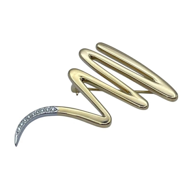 TIFFANY & CO. SCRIBBLE BROOCH GOLD X PLATINUM: Tiffany & Co. Scribble Brooch Gold X Platinum Brand: Tiffany & Co. Type/Style: Brooche Material: Pt950 18K YG Color: PT YG Size: Size Height: approx. 29.5mm Width: approx. 43.8mm Accessories: None