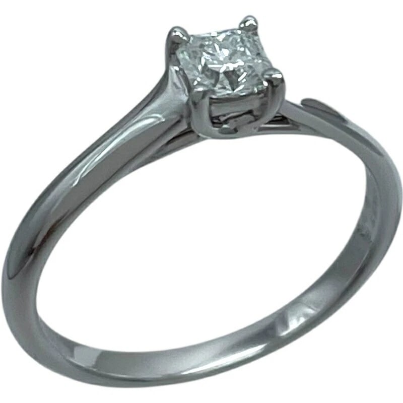 TIFFANY & CO. LUCIDA RING PLATINUM: Tiffany & Co. Lucida Ring Platinum Brand: Tiffany & Co. Type/Style: Ring Material: Pt950 Color: PT Size: 5 US Accessories: None Accessories Notice: When purchasing pre-owned goods, please