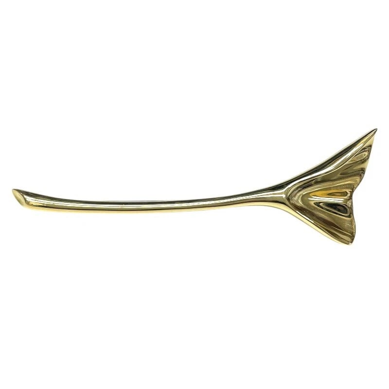 TIFFANY & CO. GINKGO MOTIF BROOCH GOLD: Tiffany & Co. Ginkgo Motif Brooch Gold Brand: Tiffany & Co. Type/Style: Brooche Material: 18K YG Color: YG Size: Size Height: approx. 18.4mm Width: approx. 62.1mm Accessories: None Accesso