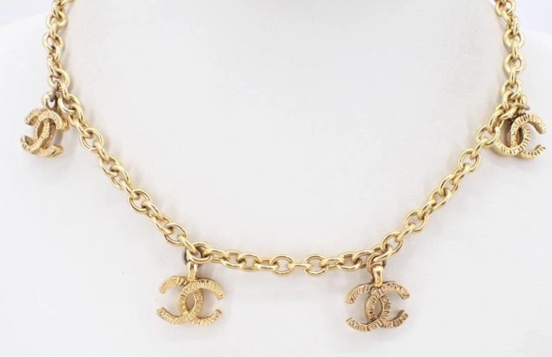 CHANEL NECKLACE COCO MARK LOGO CHARM GOLD CHAIN: CHANEL Necklace Coco Mark Logo Charm Gold Chain Brand: CHANEL Type/Style: Necklace Material: Gold-colored metal, Color: Gold-tone Size: Chain length: approximately 41cm Accessories: None Accessories