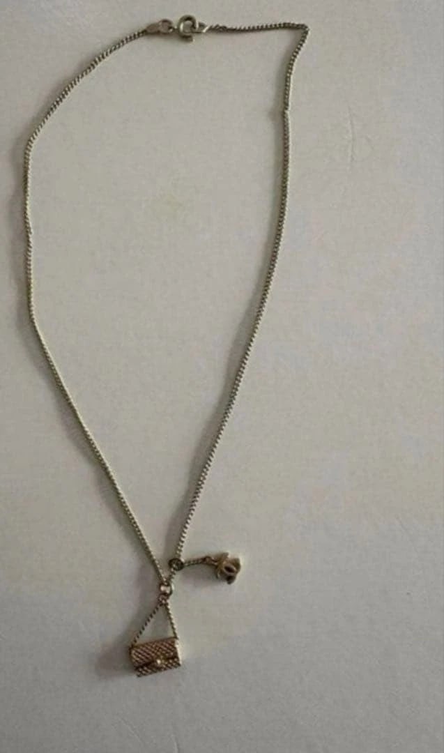 CHANEL CC QUILTED BAG MOTIF NECKLACE GOLD METAL LOGO MARK CHAIN: CHANEL CC Quilted Bag Motif Necklace Gold Metal Logo Mark Chain Brand: CHANEL Type/Style: Necklace Material: Metal, Color: gold Size: Chain: Maximum approx. 40cm Motif: Bag approx. W1.4cm x H0.8cm Coc