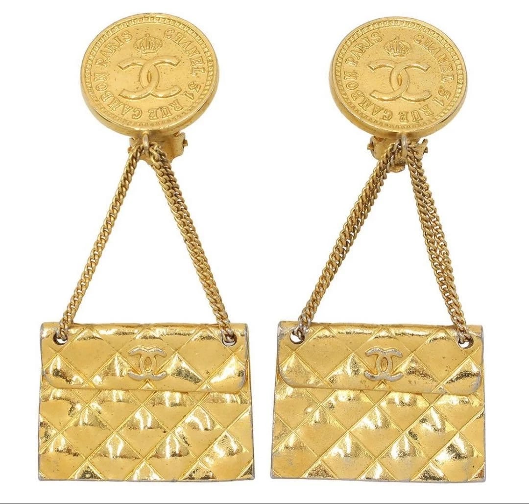 CHANEL EARRINGS COCO MARK MATELASSE BAG MOTIF SWING GOLD COLOR: Chanel Earrings Coco Mark Matelasse Bag Motif Swing Gold Color Brand: CHANEL Type/Style: earrings Material: Metal, Color: gold Size: (approx.): W3.5 x H7.5 cm Accessories: None Accessories