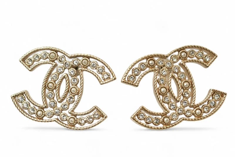 CHANEL RHINESTONE PEARL MOTIF GOLD: CHANEL Rhinestone Pearl Motif Gold Brand: CHANEL Type/Style: Earrings Material: GP, Color: gold Size: Motif: Approx. W2.5cm x Approx. H1.9cm Accessories: None Accessories Notice: When purc