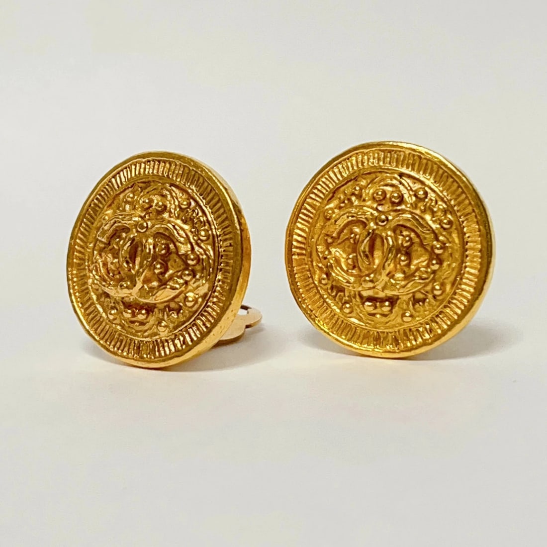 CHANEL COCO MARK EARRINGS GOLD GP: CHANEL Coco Mark Earrings Gold GP Brand: CHANEL Type/Style: Earring Material: GP, Color: gold Size: Approximately 25mm Accessories: None Accessories Notice: When purchasing pre-owned goods