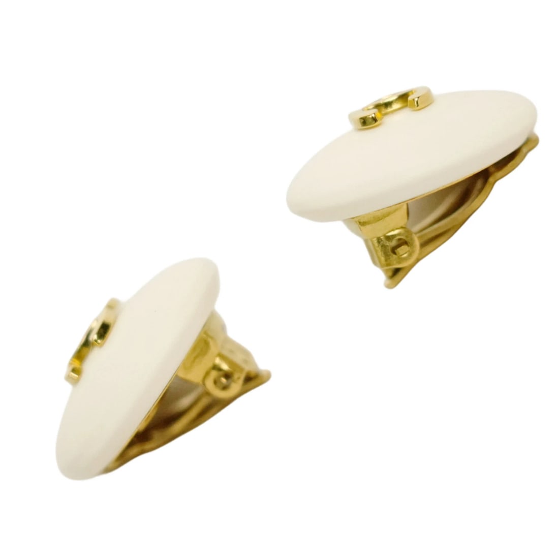CHANEL EARRINGS COCO MARK BUTTON WHITE AND GOLD: CHANEL Earrings Coco Mark Button White and Gold Brand: CHANEL Type/Style: earrings Material: Resin, Plated, Color: White Gold Size: 2cm x 2cm Accessories: None Accessories Notice: When pur