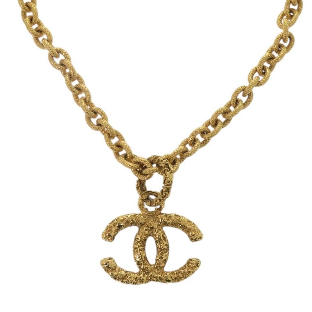 CHANEL NECKLACE LAVA COCO MARK METAL GOLD: Chanel Necklace Lava Coco Mark Metal Gold Brand: Chanel Type/Style: Necklace Material: Metal, Color: gold Size: Chain Length: Approx. 43cm Top: Approx. 40mm (W) x 42mm (H) Accessories: None