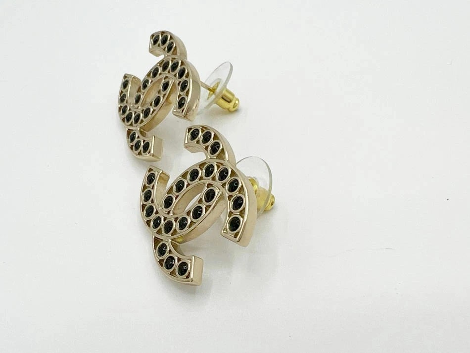 CHANEL EARRINGS CC MARK RHINESTONE GOLD: CHANEL Earrings CC Mark Rhinestone Gold Brand: CHANEL Type/Style: earrings Material: Black Stone, Color: Champagne Gold Size: W2.7?H2.2cm Accessories: None Accessories Notice: When purchas