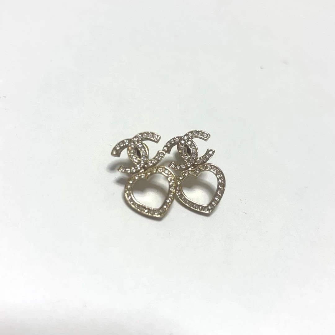 CHANEL HEART-SHAPED LOGO EARRINGS METAL & STRASS RHINESTONE (1 of 2)