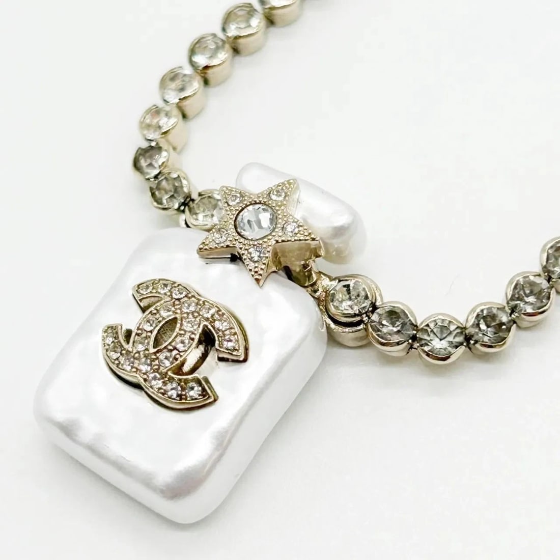 CHANEL NECKLACE GOLD COCO MARK PERFUME BOTTLE RHINESTONES (1 of 3)